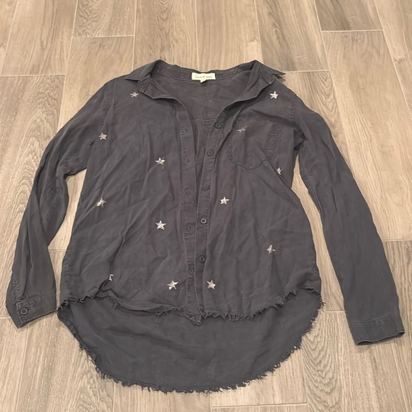 Cloth & Stone Women’s Button Up Shirt With Stars Size S - Picture 1 of 4